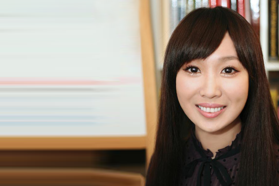 headshot of Vanessa Chen
